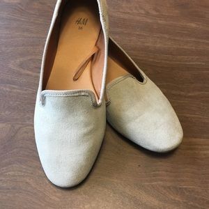 LAST CHANCE * Faux suede tan loafers size 6